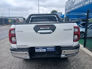 White Toyota Hilux 2.4 GD-6 X/Cab RB SRX with 70000km available now!