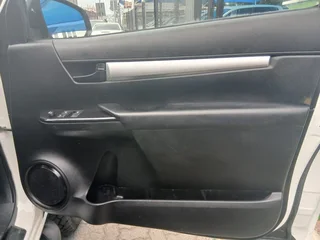 White Toyota Hilux 2.4 GD-6 X/Cab RB SRX with 70000km available now!