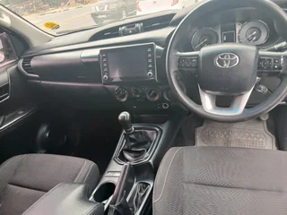 White Toyota Hilux 2.4 GD-6 X/Cab RB SRX with 70000km available now!