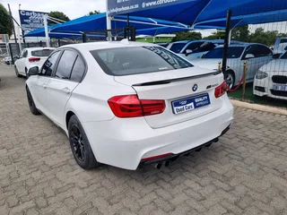 White BMW 320i M Sport SportsSteptronic with 77000km available now!