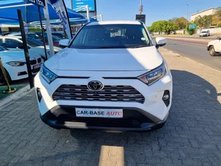 White Toyota RAV4 2.0 VX 5-Door 4x4 with 35000km available now!