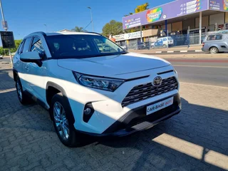 White Toyota RAV4 2.0 VX 5-Door 4x4 with 35000km available now!