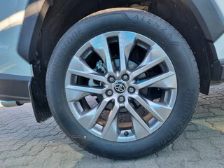 White Toyota RAV4 2.0 VX 5-Door 4x4 with 35000km available now!