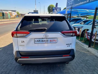 White Toyota RAV4 2.0 VX 5-Door 4x4 with 35000km available now!