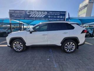 White Toyota RAV4 2.0 VX 5-Door 4x4 with 35000km available now!