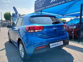 Blue Kia Rio 1.4 5-Door with 67000km available now!