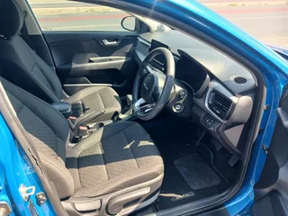 Blue Kia Rio 1.4 5-Door with 67000km available now!