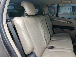 Chevrolet Trailblazer 2.8 LTZ 4x4 AT with 99000km available now!