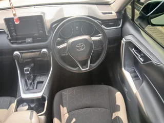 White Toyota RAV4 2.0 GX 5-Door 4x4 with 62000km available now!