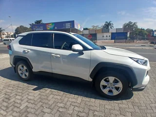 White Toyota RAV4 2.0 GX 5-Door 4x4 with 62000km available now!