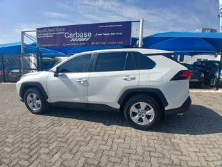 White Toyota RAV4 2.0 GX 5-Door 4x4 with 62000km available now!