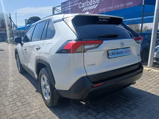 White Toyota RAV4 2.0 GX 5-Door 4x4 with 62000km available now!
