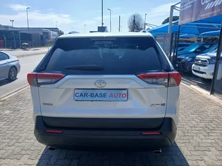 White Toyota RAV4 2.0 GX 5-Door 4x4 with 62000km available now!