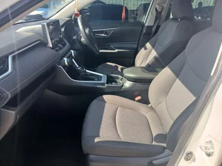 White Toyota RAV4 2.0 GX 5-Door 4x4 with 62000km available now!