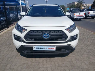 White Toyota RAV4 2.0 GX 5-Door 4x4 with 62000km available now!