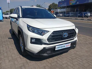 White Toyota RAV4 2.0 GX 5-Door 4x4 with 62000km available now!