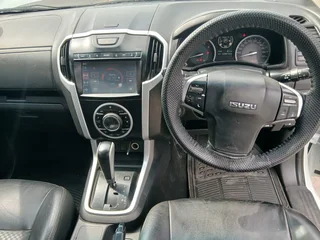 White Isuzu D-Max 300 D/Cab LX with 103314km available now!