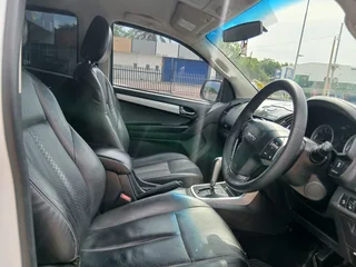 White Isuzu D-Max 300 D/Cab LX with 103314km available now!