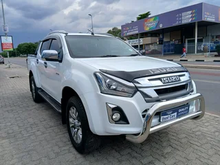 White Isuzu D-Max 300 D/Cab LX with 103314km available now!