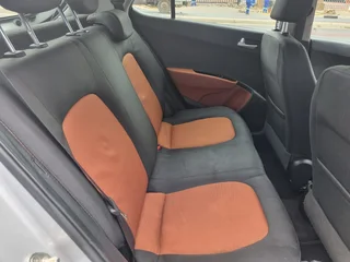 Silver Hyundai i10 1.2 GLS with 84000km available now!