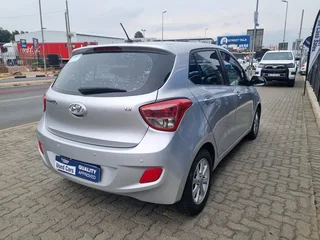 Silver Hyundai i10 1.2 GLS with 84000km available now!