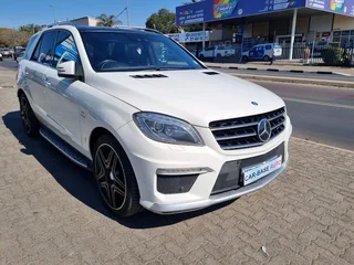 White Mercedes-Benz ML 63 AMG Speedshift 7G-Tronic with 181000km available now!