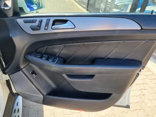 White Mercedes-Benz ML 63 AMG Speedshift 7G-Tronic with 181000km available now!