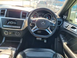 White Mercedes-Benz ML 63 AMG Speedshift 7G-Tronic with 181000km available now!