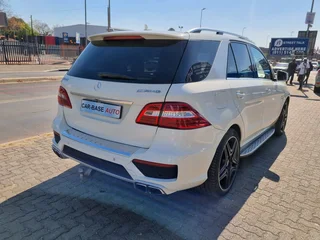 White Mercedes-Benz ML 63 AMG Speedshift 7G-Tronic with 181000km available now!