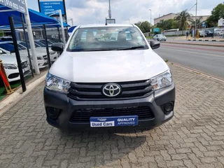 White Toyota Hilux 2.4 GD with 134000km available now!