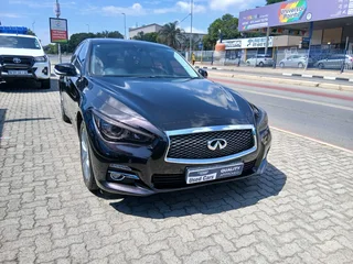 Black Infiniti Q50 2.0 Premium AT with 174000km available now!