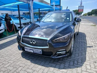 Black Infiniti Q50 2.0 Premium AT with 174000km available now!