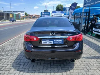 Black Infiniti Q50 2.0 Premium AT with 174000km available now!