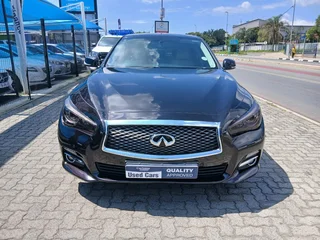 Black Infiniti Q50 2.0 Premium AT with 174000km available now!