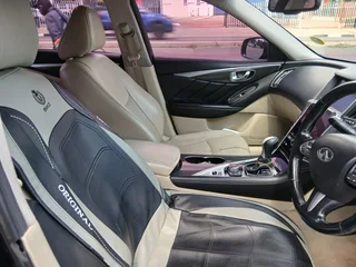 Black Infiniti Q50 2.0 Premium AT with 174000km available now!