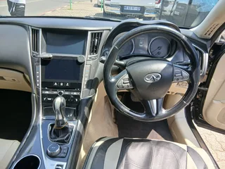 Black Infiniti Q50 2.0 Premium AT with 174000km available now!