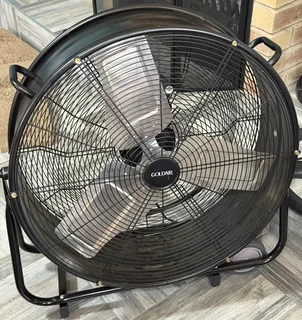 Industrial/High-Power Floor Fan – Excellent Condition, Strong Airflow