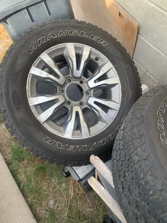Izuzu rims nd tyres