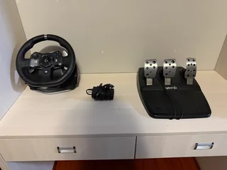 Logitech Gaming G920 Driving Force Racing Wheel For Xbox One and PC