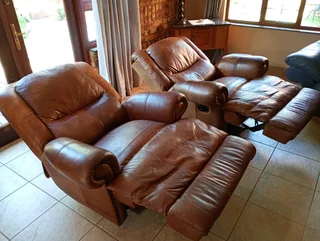 2 Leather one-seaters