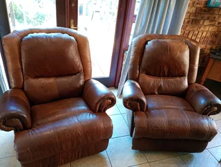 2 Leather one-seaters