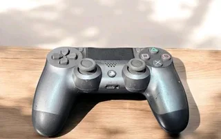 CD&#39;s and PS 4 Controller