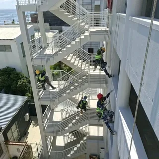 Professional painter with a Level 1 Rope Access Certificate, available for any painting Job