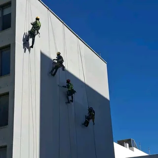 Professional painter with a Level 1 Rope Access Certificate, available for any painting Job