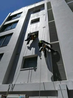 Professional painter with a Level 1 Rope Access Certificate, available for any painting Job