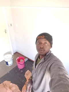 Professional painter with a Level 1 Rope Access Certificate, available for any painting Job