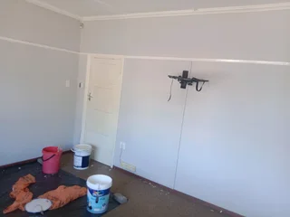 Professional painter with a Level 1 Rope Access Certificate, available for any painting Job