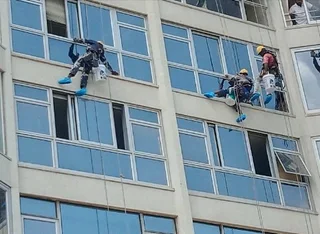 Professional painter with a Level 1 Rope Access Certificate, available for any painting Job