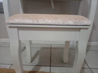 Dressing Table White with mirror and chair