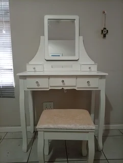 Dressing Table White with mirror and chair